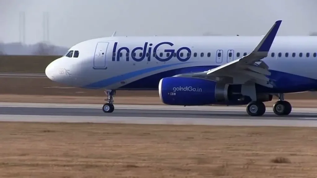 150 से ज्यादा उड़ानें रद्द… IndiGo के संचालन में लगातार तीसरे दिन गड़बड़ी, कैंसिल हुआ फ्लाइट की देखें लिस्ट देश की सबसे बड़ी एयरलाइन इंडिगो का हाल लगातार खराब बना हुआ है। पिछले दो दिनों में ही सैकड़ों उड़ानें रद्द हो चुकी थीं और आज तीसरे दिन भी हालात में सुधार नहीं दिखा। एयरलाइन ने कई प्रमुख शहरों की उड़ानों को रद्द करना पड़ा।